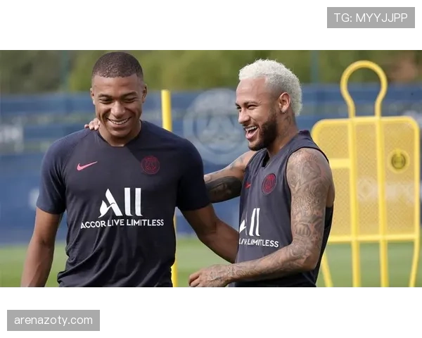 内马尔与姆巴佩持球推进中的角色分化与战术适配性分析