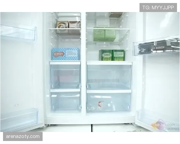 覃海洋家的冰箱里居然塞满了能量胶，连饮料都没地方放
